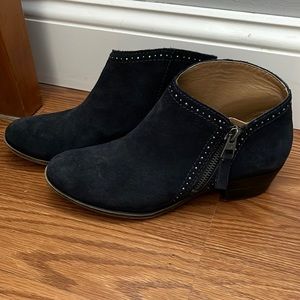 Lucky Brand Suede Ankle Booties – Block Heel, Zip‑Side – Black Size 6